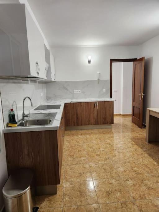 Lujoso Apartamento Vacacional Apartment Carrizal Bagian luar foto